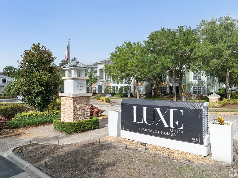 Luxe at 1820 — Photo 26