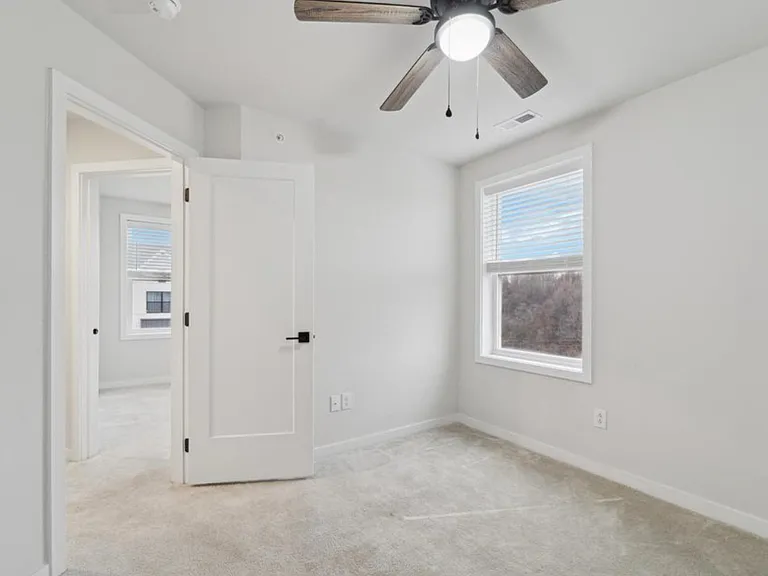 812 Hoopes Ln — Photo 6