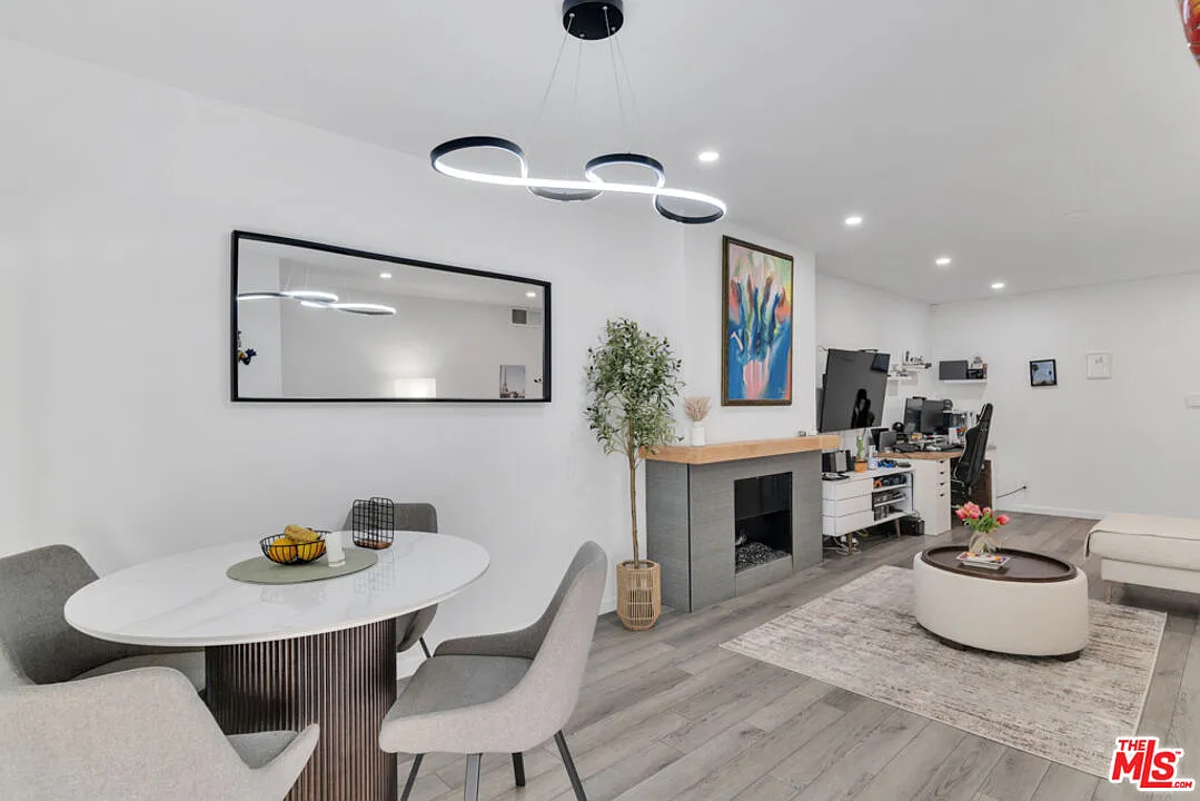 1 bed, 1.0 bath, 674 sqft, $3,495 — Photo 2