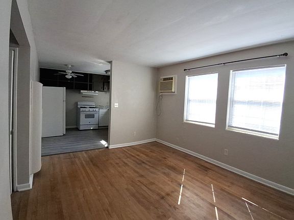 3rd image of 756 Greenwood Ave NE #5