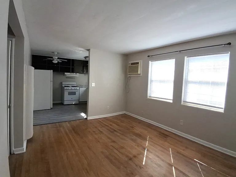 756 Greenwood Ave NE #5 — Photo 3