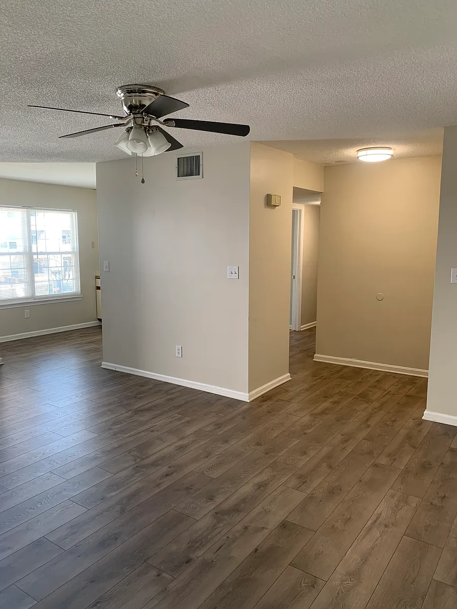 Building Photo - 616 Shoreham Ct #202