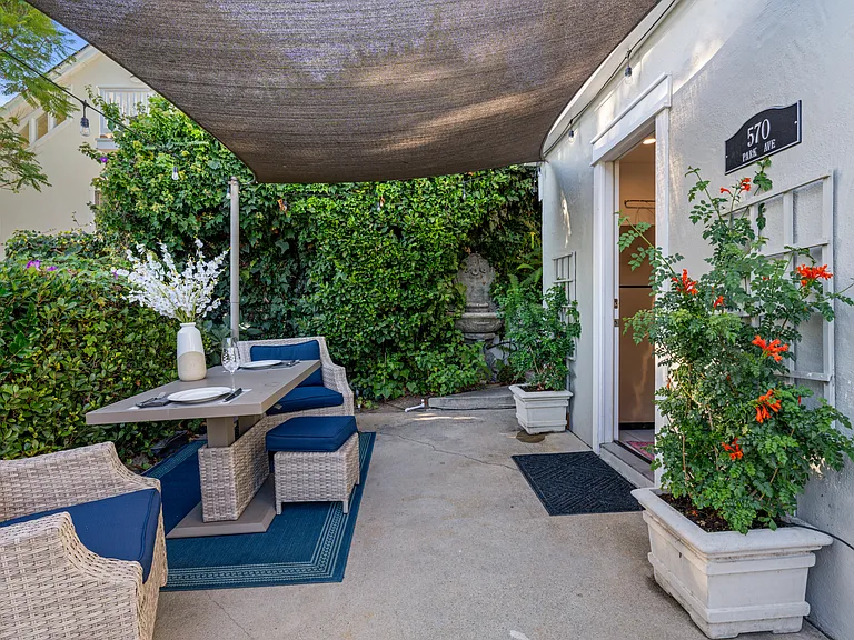 570 Park Ave — Photo 17