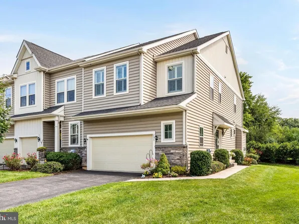 225 Kestrel Ct, Kennett Square, PA 19348