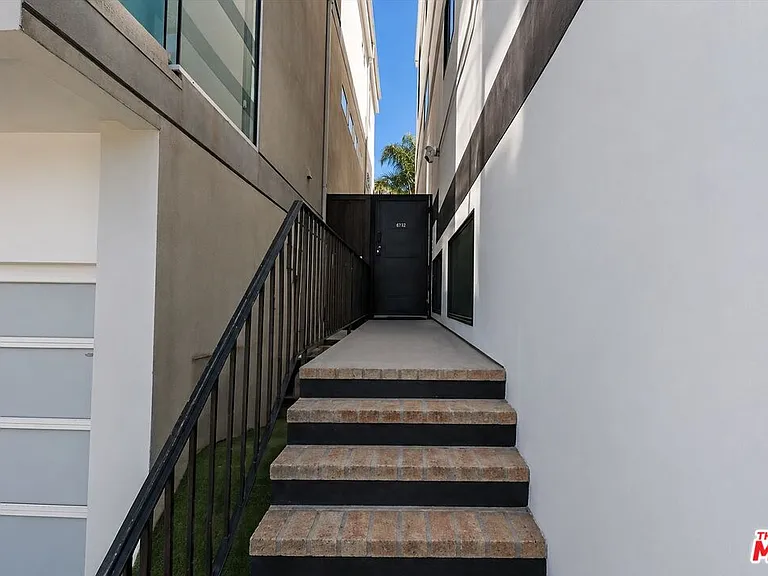 6732 Esplanade — Photo 10