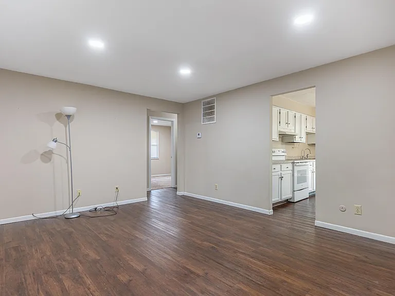 8717 Meadowcreek Dr — Photo 5