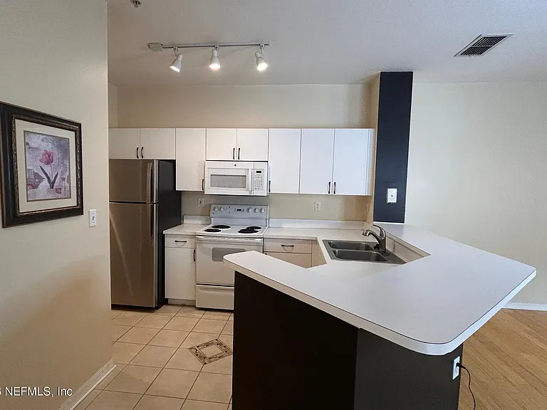 610 Fairway Dr #207 — Photo 29