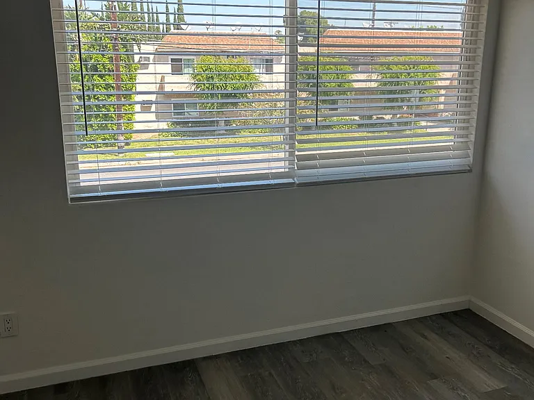 15522 Vanowen St. — Photo 8