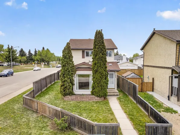3004 36th St NW, Edmonton, AB T6L 4V9