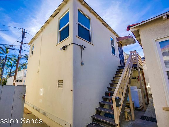 2nd image of 811 1/2 San Juan Pl