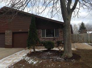 1133 Fulton Dr, Streamwood, IL 60107