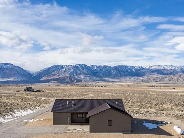 60 Cowboy Dr, Clark, WY 82435