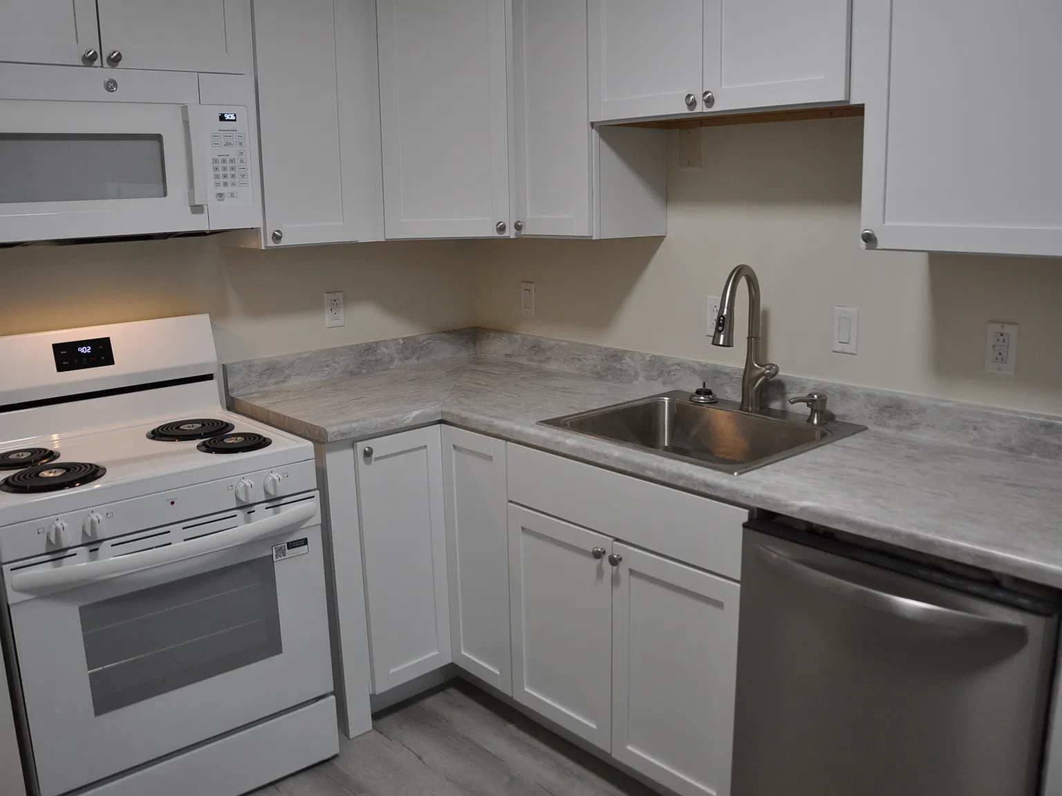 2 bed, 1.5 bath, $975 — Photo 4