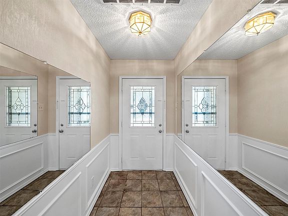 4th image of 422 Woodhollow Dr