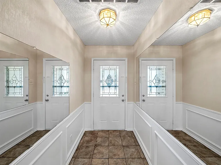 422 Woodhollow Dr — Photo 4