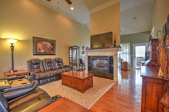 5th image of 1112 Jasmine Pl