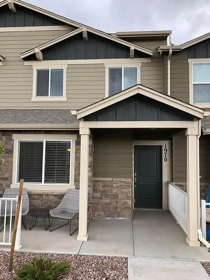 3 bed, 2.5 bath, 1692 sqft, $1,950 — Photo 1