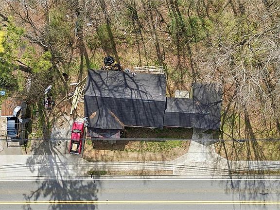 4th image of 1004 Marietta Rd