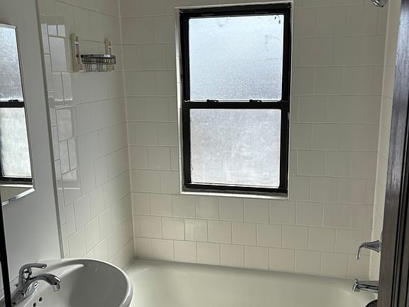 4th image of 419 Harrison St APT 3