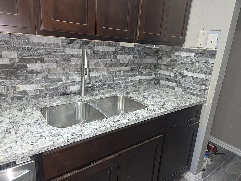 715 Holliday Ln — Photo 11