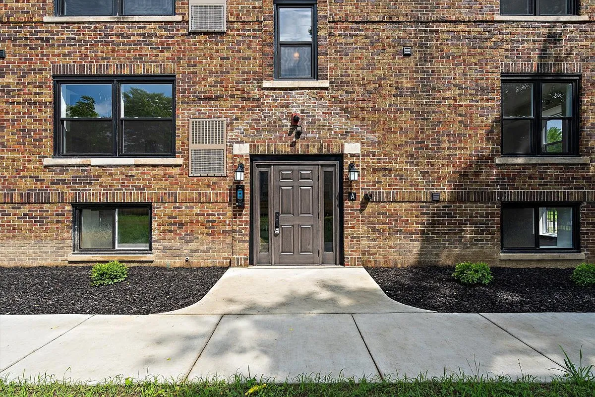 2 bed, 850 sqft, $1,200 — Photo 3
