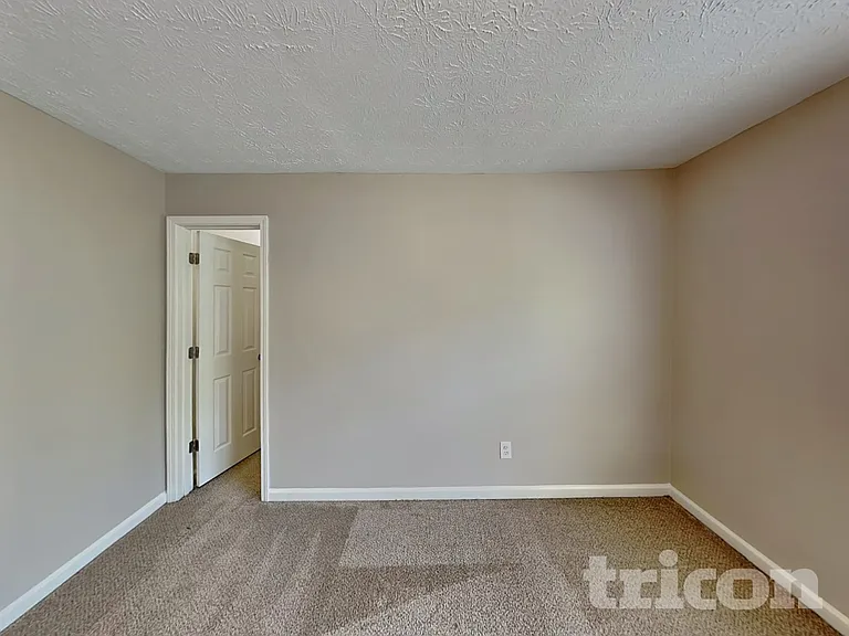101 Midland Dr — Photo 14
