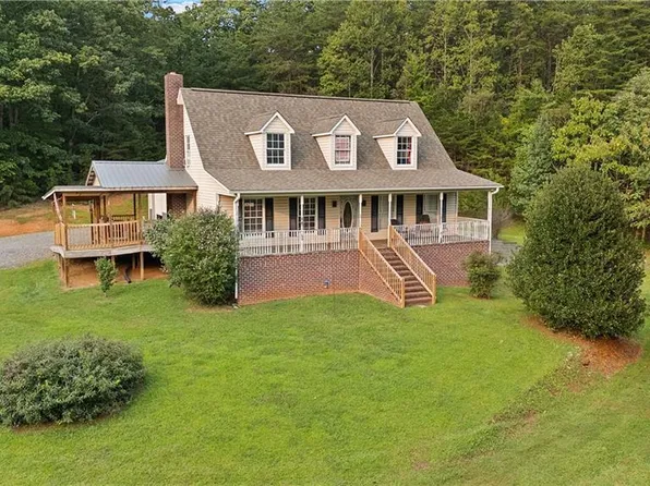 109 E Norman Rd, Mount Airy, NC 27030