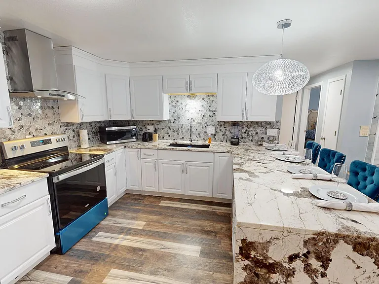 600 N Kensington Dr — Photo 2