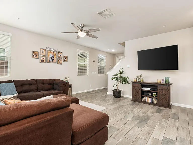 731 N Burgan Ave — Photo 3