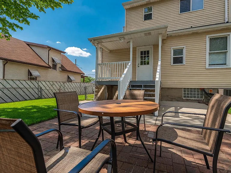 138 W Loretta Ave — Photo 48