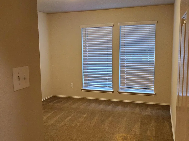 5008 Bridgewood Dr — Photo 16