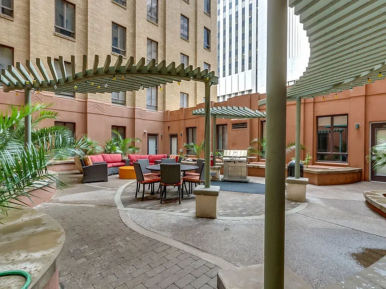 114 W Adams St #610 — Photo 30