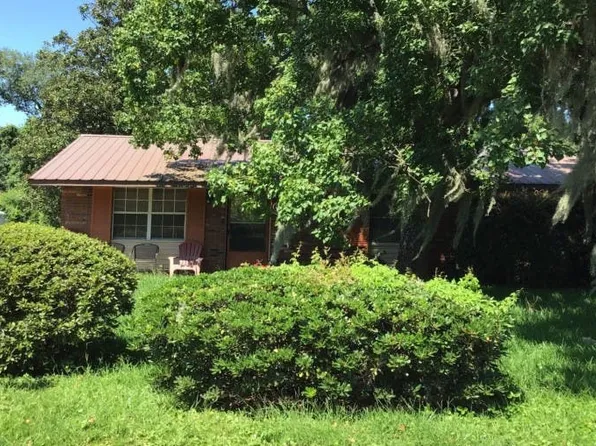 2225 Poinsettia Cir, Brunswick, GA 31520