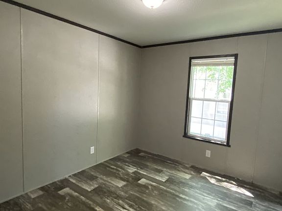 5th image of 650 SE 42nd St