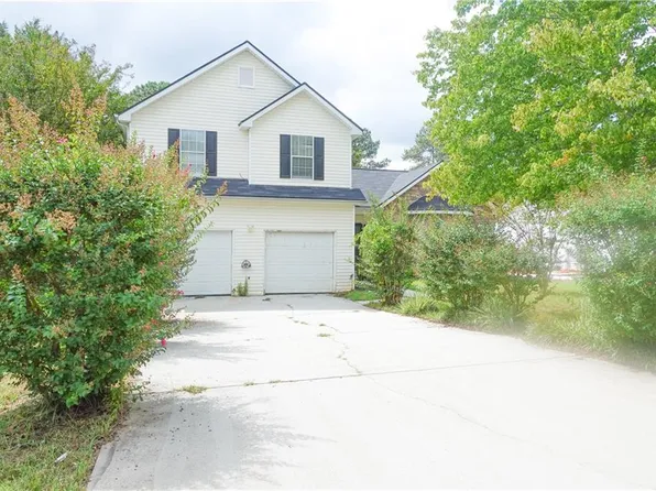 1371 Pebble Ridge Ln, Hampton, GA 30228