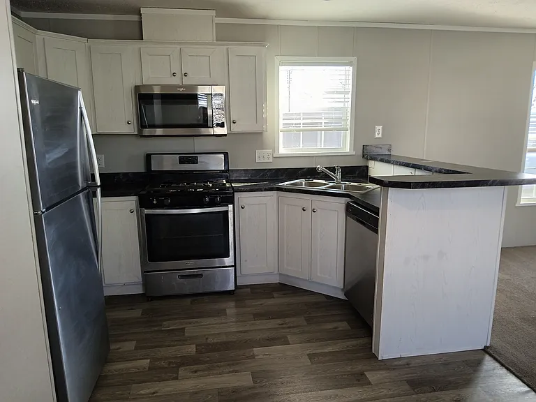 Linden Place — Photo 20