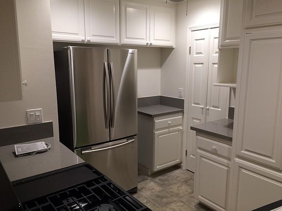 5th image of 420 Emerson St