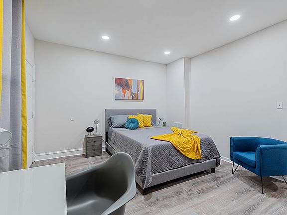 55'' Smart Roku tv ,with all channels ,Netflix.
mini fridge.