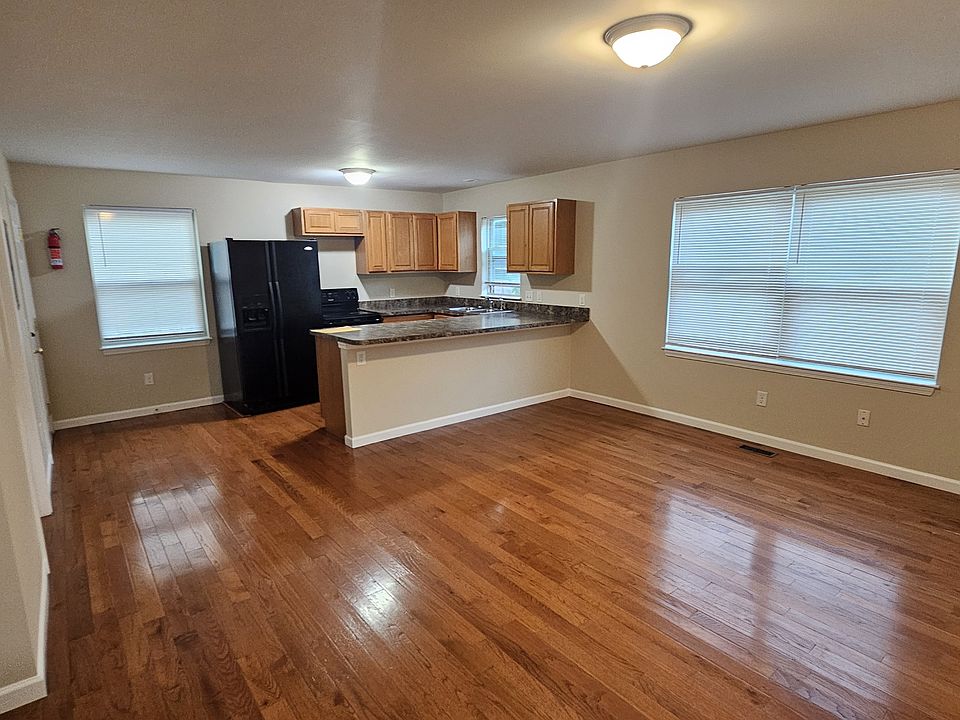 1st image of 11 S Summit St APT 1