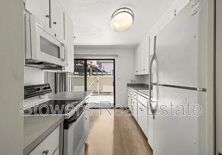 1714 Parkside Dr — Photo 6