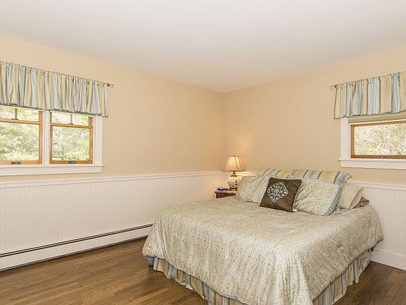 5th image of 80 Woodbine Dr