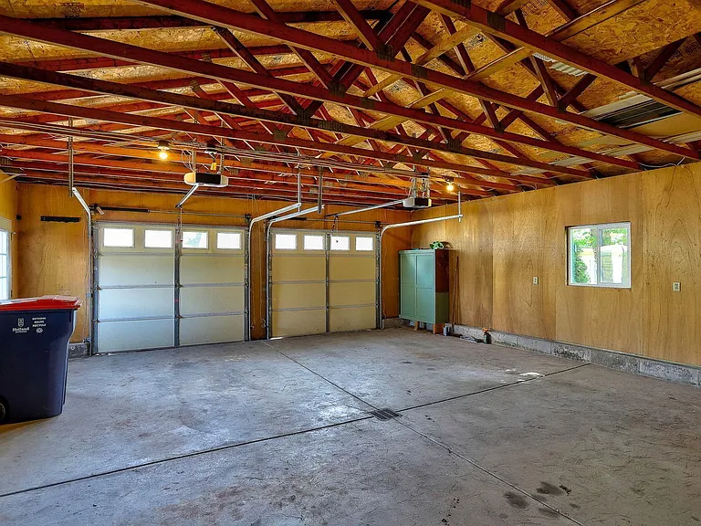 1190 Lakeview Dr — Photo 6