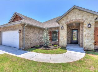 2512 SE 38th St, Moore, OK 73160