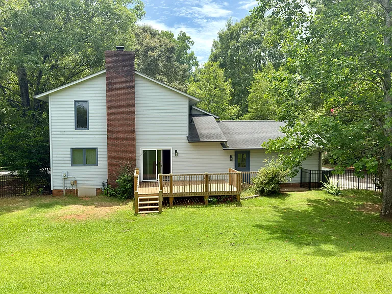 105 Shaftsbury Rd — Photo 40
