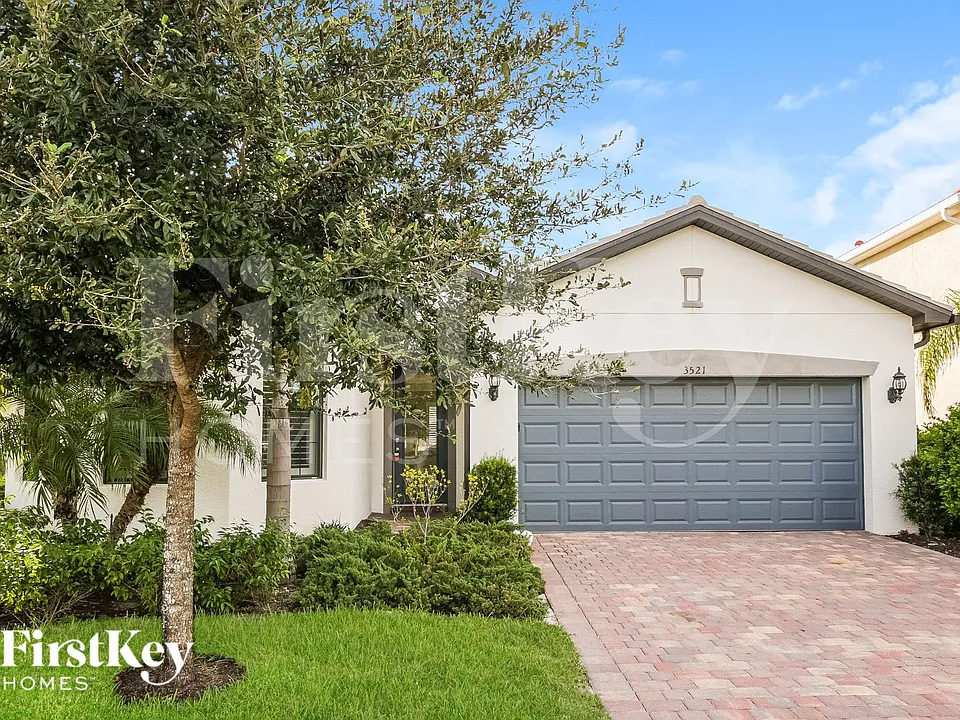 3521 E Hampton Cir