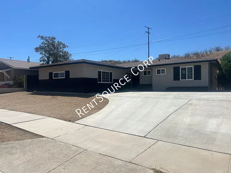 850 Linda Ln — Photo 2