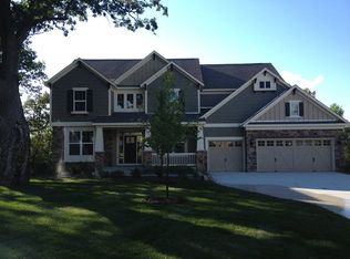 2580 Highcrest Cir, Chanhassen, MN 55317