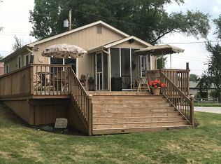 1498 N Shore Dr, Rome City, IN 46784