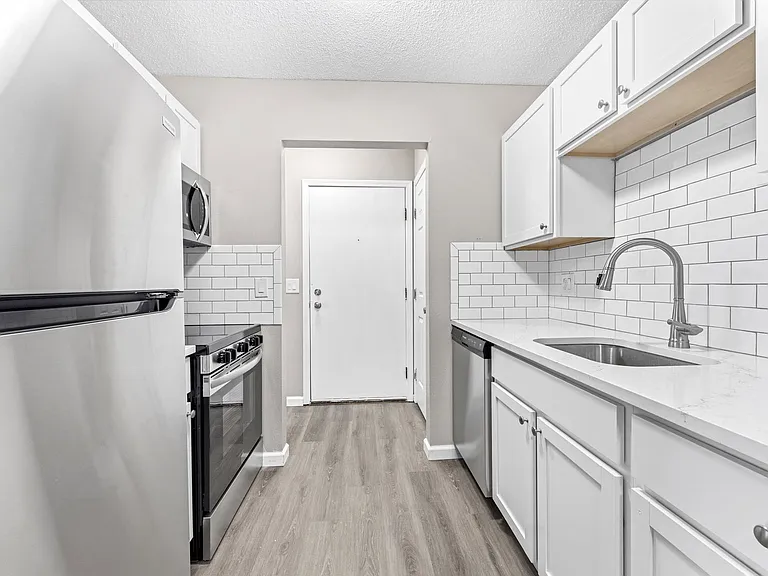 Walnut Woods Apartments — Photo 41