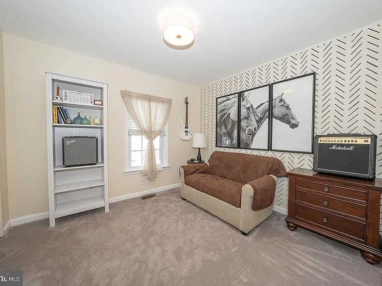 586 Summit St — Photo 27